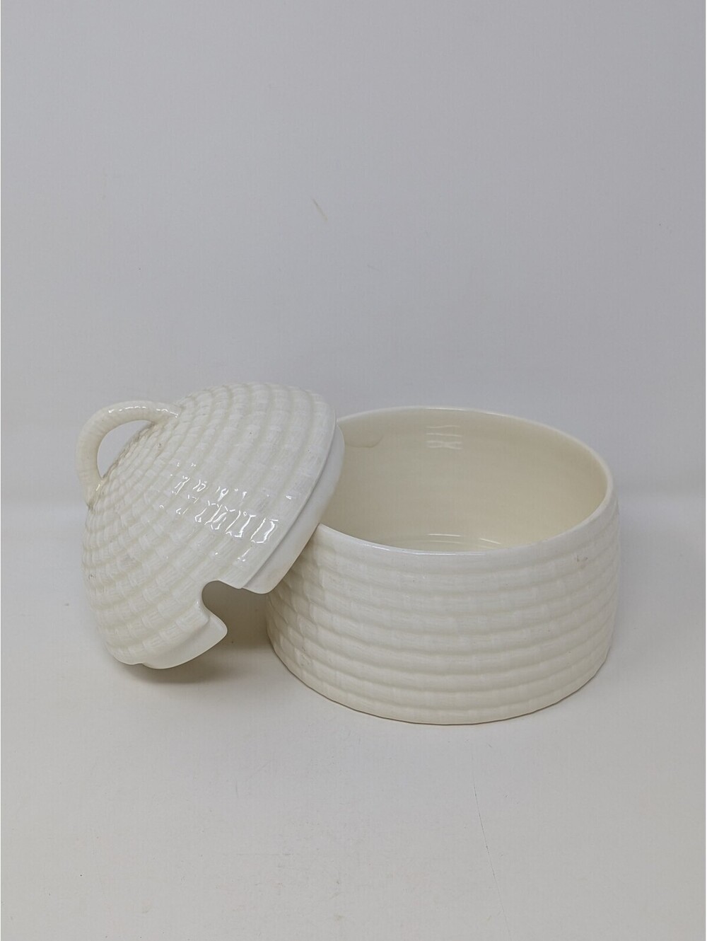 Vintage Wedgwood of Etruria & Barlaston Beehive Honey Pot Skep Lidded Bowl